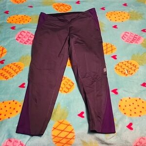 NWOT Second Skin Compression Capri Leggings Size Small